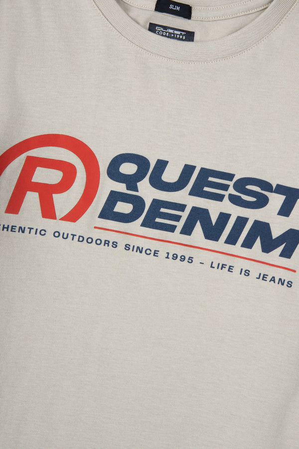 CAMISETA ESPECIAL ESTAMPADO LOCALIZADO COLOR WHITECAP GRAY