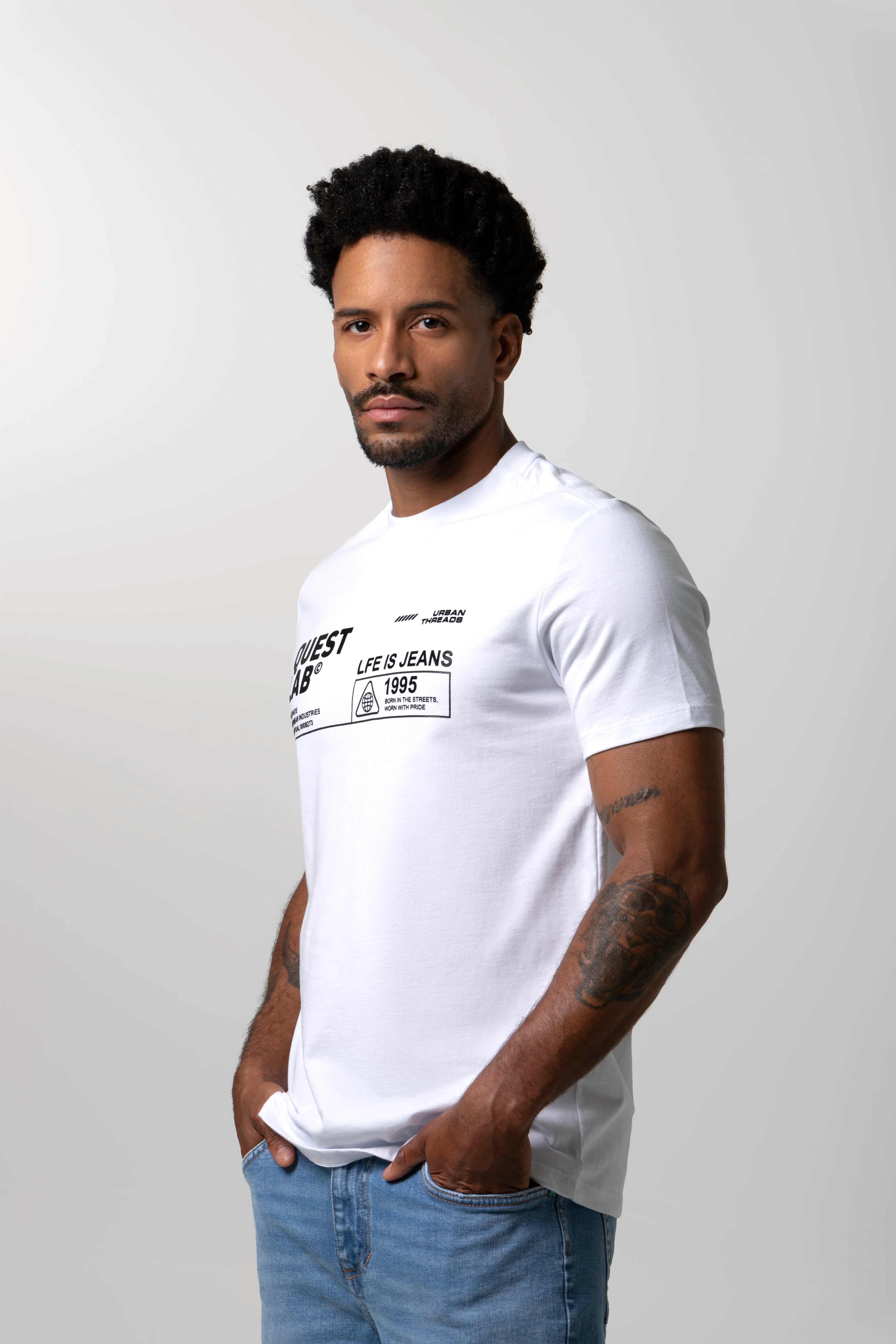 CAMISETA ESPECIAL ESTAMPADO LOCALIZADO COLOR BLANCO OPTICO