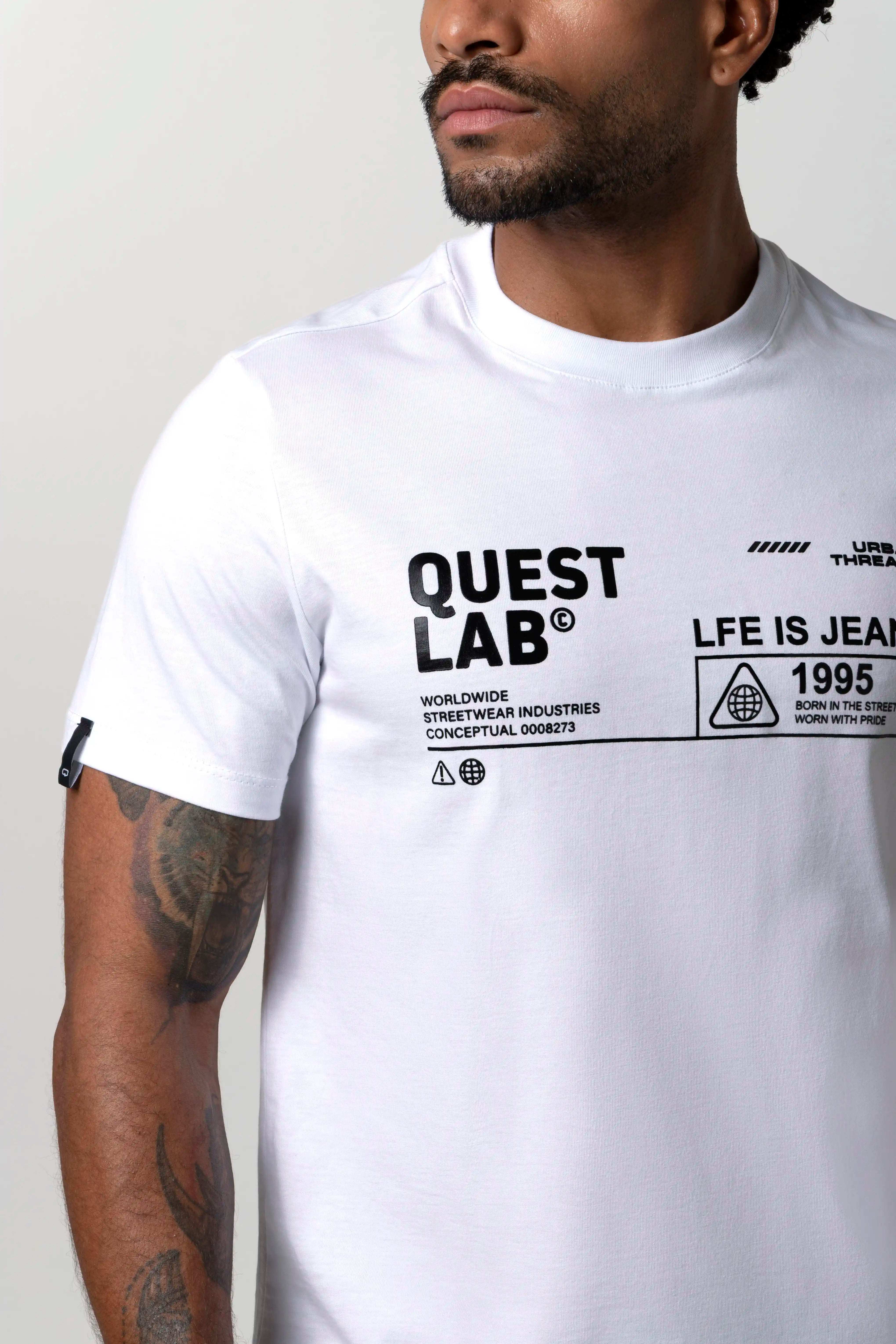 CAMISETA ESPECIAL ESTAMPADO LOCALIZADO COLOR BLANCO OPTICO