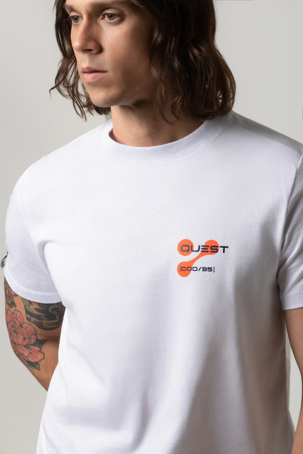 CAMISETA ESPECIAL ESTAMPADO LOCALIZADO COLOR BLANCO OPTICO