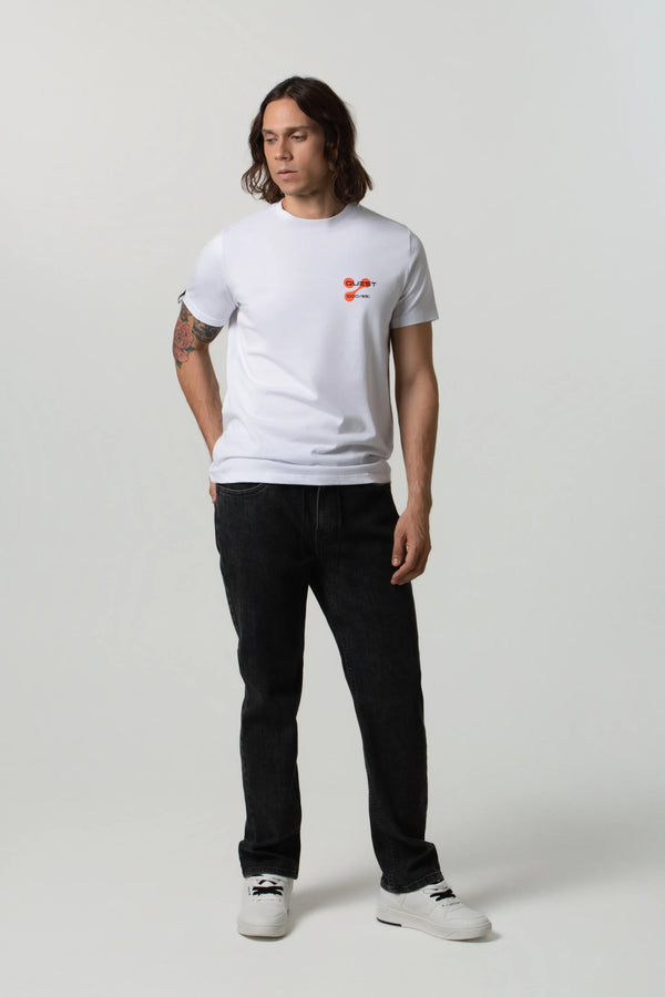 CAMISETA ESPECIAL ESTAMPADO LOCALIZADO COLOR BLANCO OPTICO