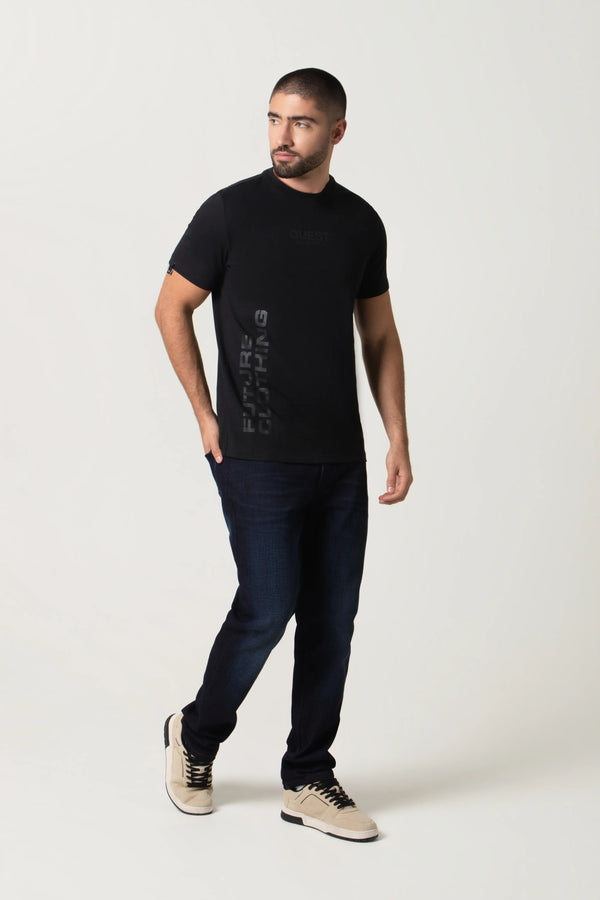 CAMISETA ESPECIAL ESTAMPADO LOCALIZADO COLOR NEGRO