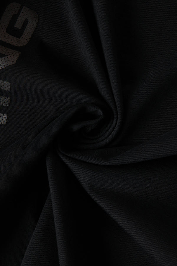 CAMISETA ESPECIAL ESTAMPADO LOCALIZADO COLOR NEGRO