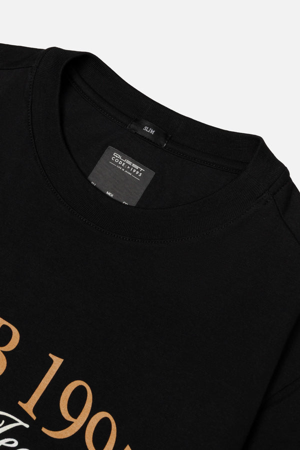 CAMISETA ESPECIAL ESTAMPADO LOCALIZADO COLOR NEGRO