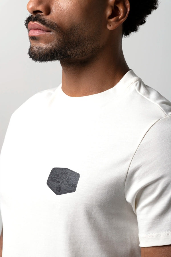 CAMISETA ESPECIAL ESTAMPADO LOCALIZADO COLOR IVORY