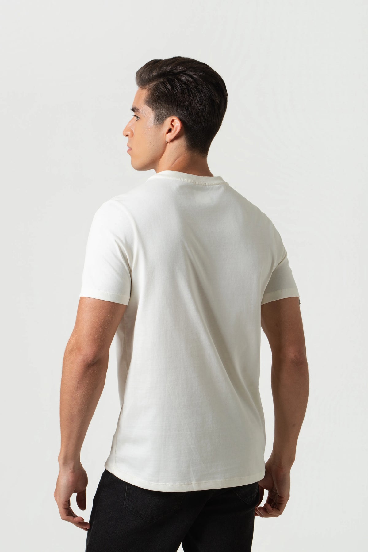 CAMISETA ESPECIAL ESTAMPADO LOCALIZADO COLOR IVORY