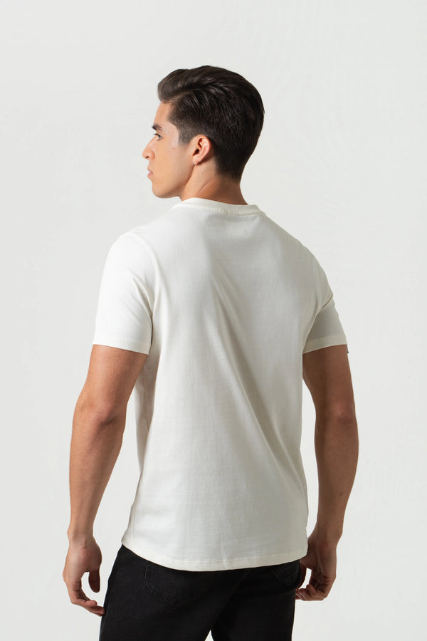 CAMISETA ESPECIAL ESTAMPADO LOCALIZADO COLOR IVORY