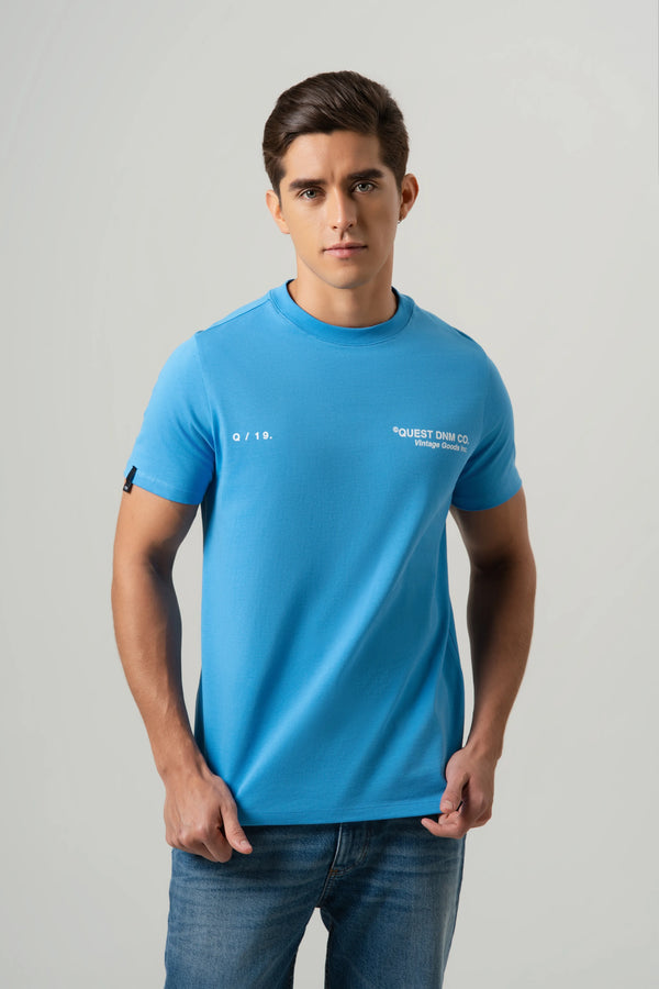 CAMISETA ESPECIAL ESTAMPADO LOCALIZADO COLOR AZUL REY