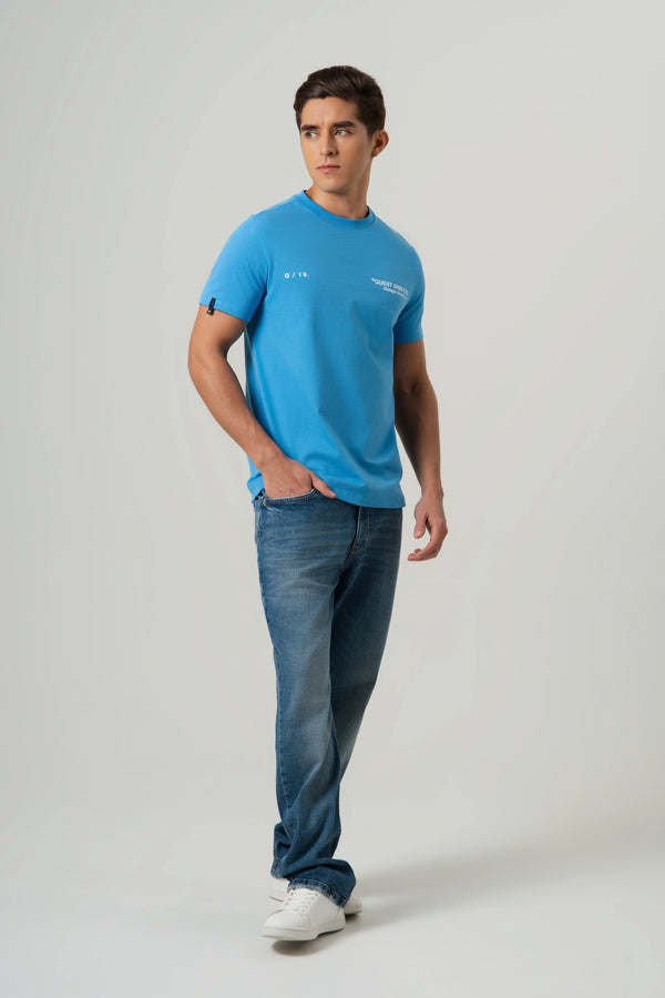 CAMISETA ESPECIAL ESTAMPADO LOCALIZADO COLOR AZUL REY
