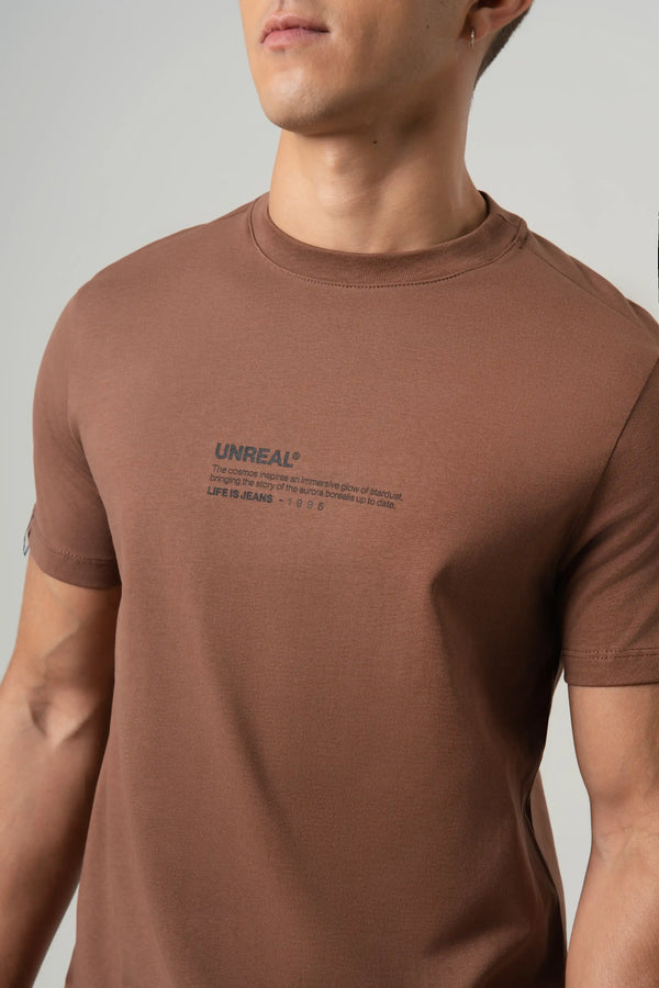 CAMISETA ESPECIAL ESTAMPADO LOCALIZADO COLOR BRUNETTE