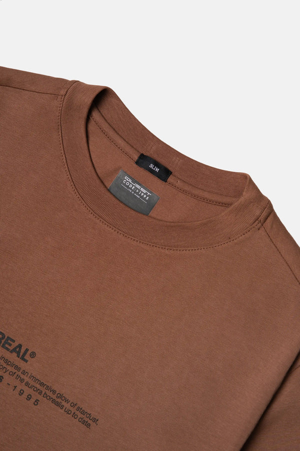 CAMISETA ESPECIAL ESTAMPADO LOCALIZADO COLOR BRUNETTE