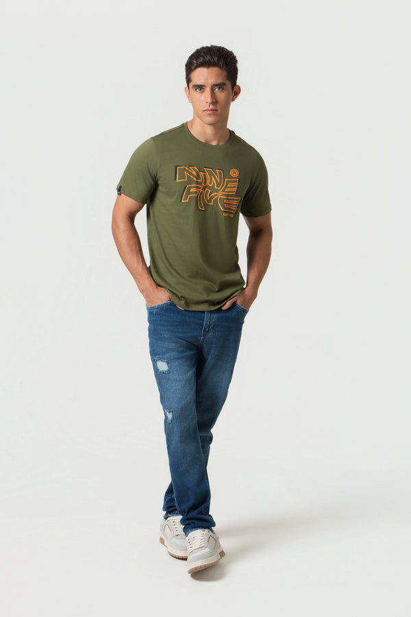 CAMISETA ESPECIAL ESTAMPADO LOCALIZADO COLOR DARK OLIVA