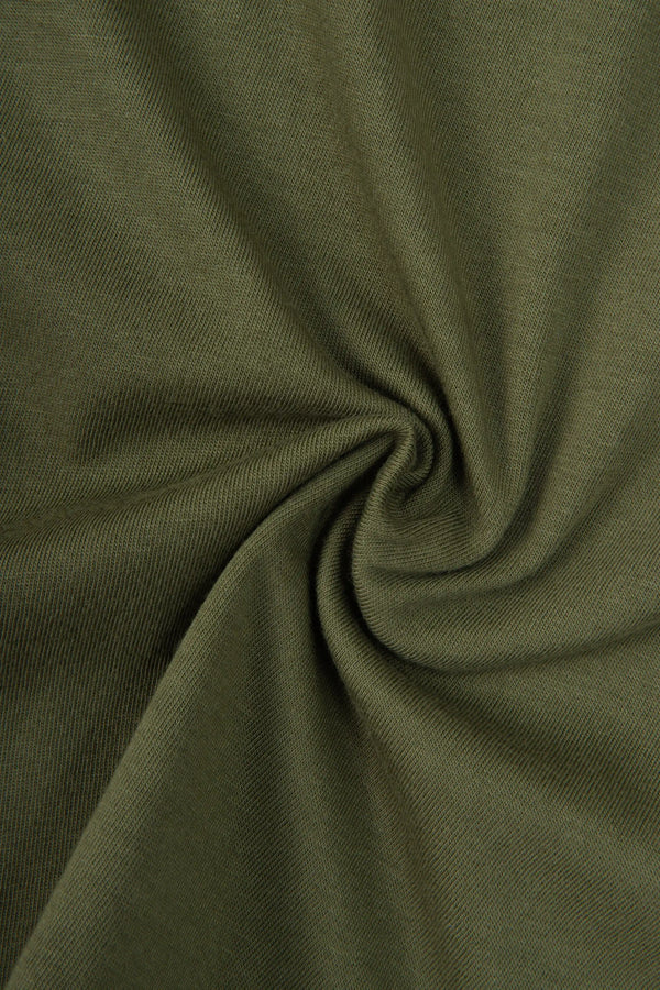 CAMISETA ESPECIAL ESTAMPADO LOCALIZADO COLOR DARK OLIVA