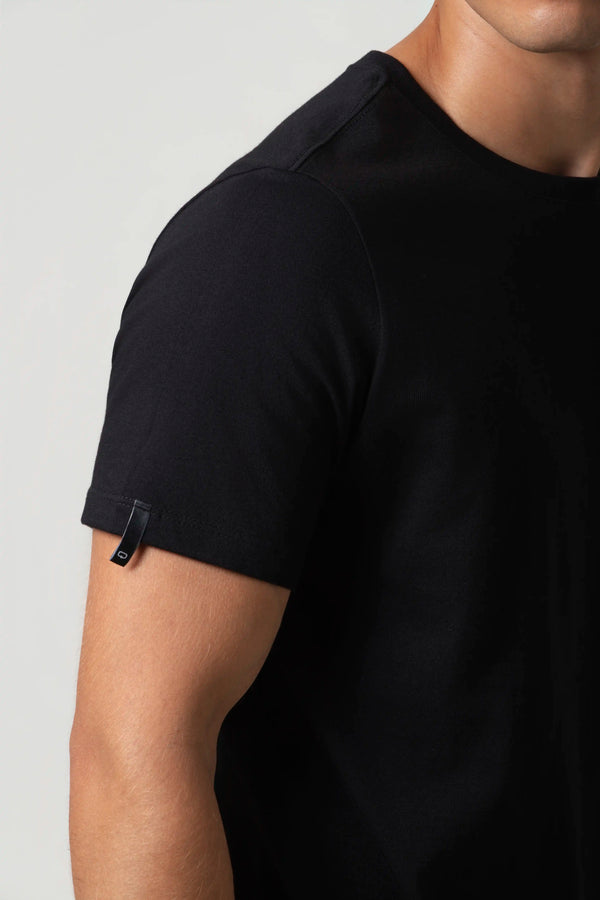 CAMISETA ESPECIAL ESTAMPADO LOCALIZADO COLOR NEGRO