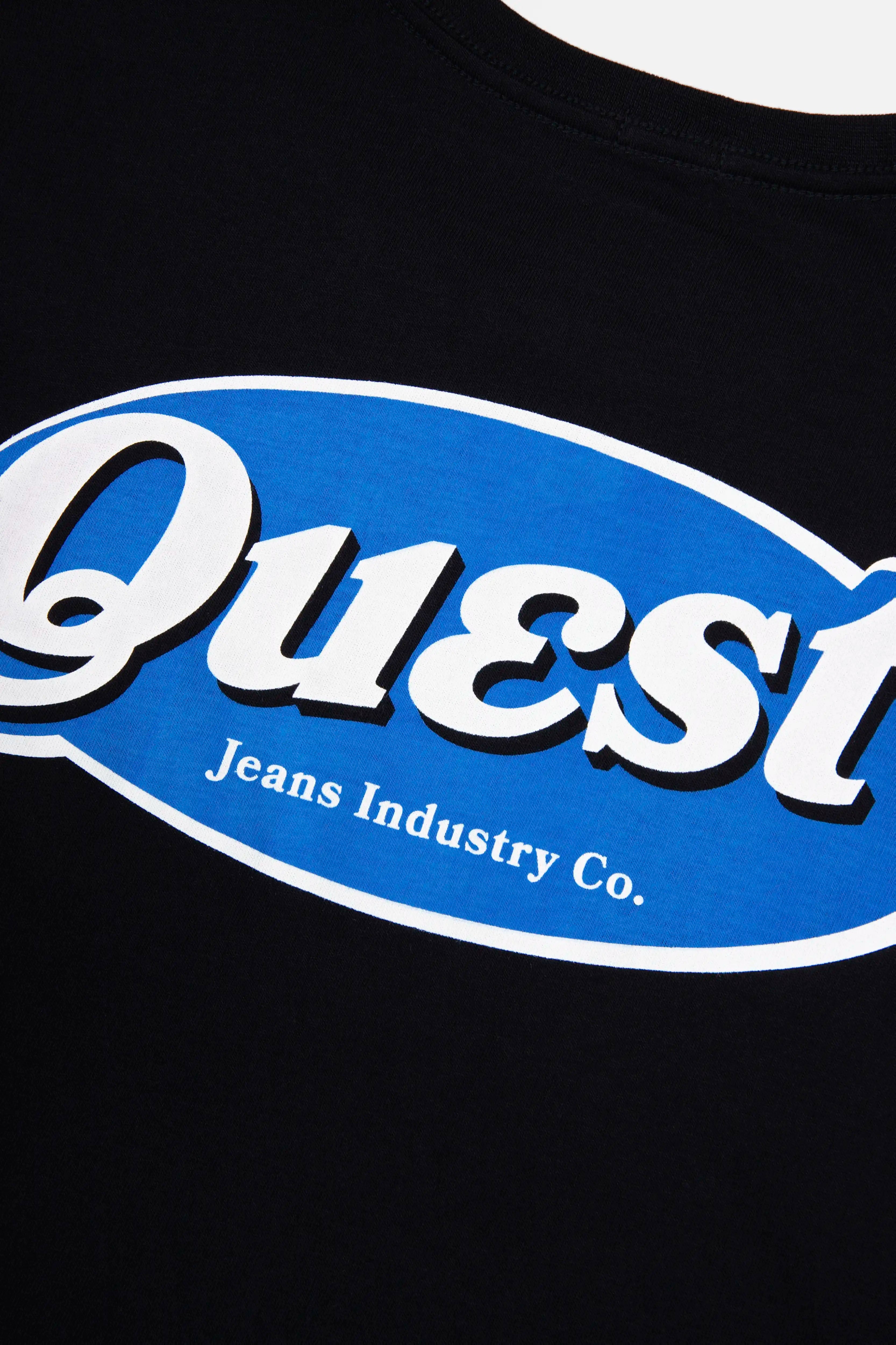 CAMISETA ESPECIAL ESTAMPADO LOCALIZADO COLOR NEGRO