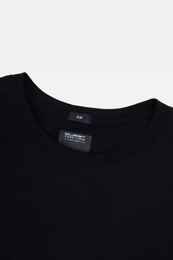 CAMISETA ESPECIAL ESTAMPADO LOCALIZADO COLOR NEGRO