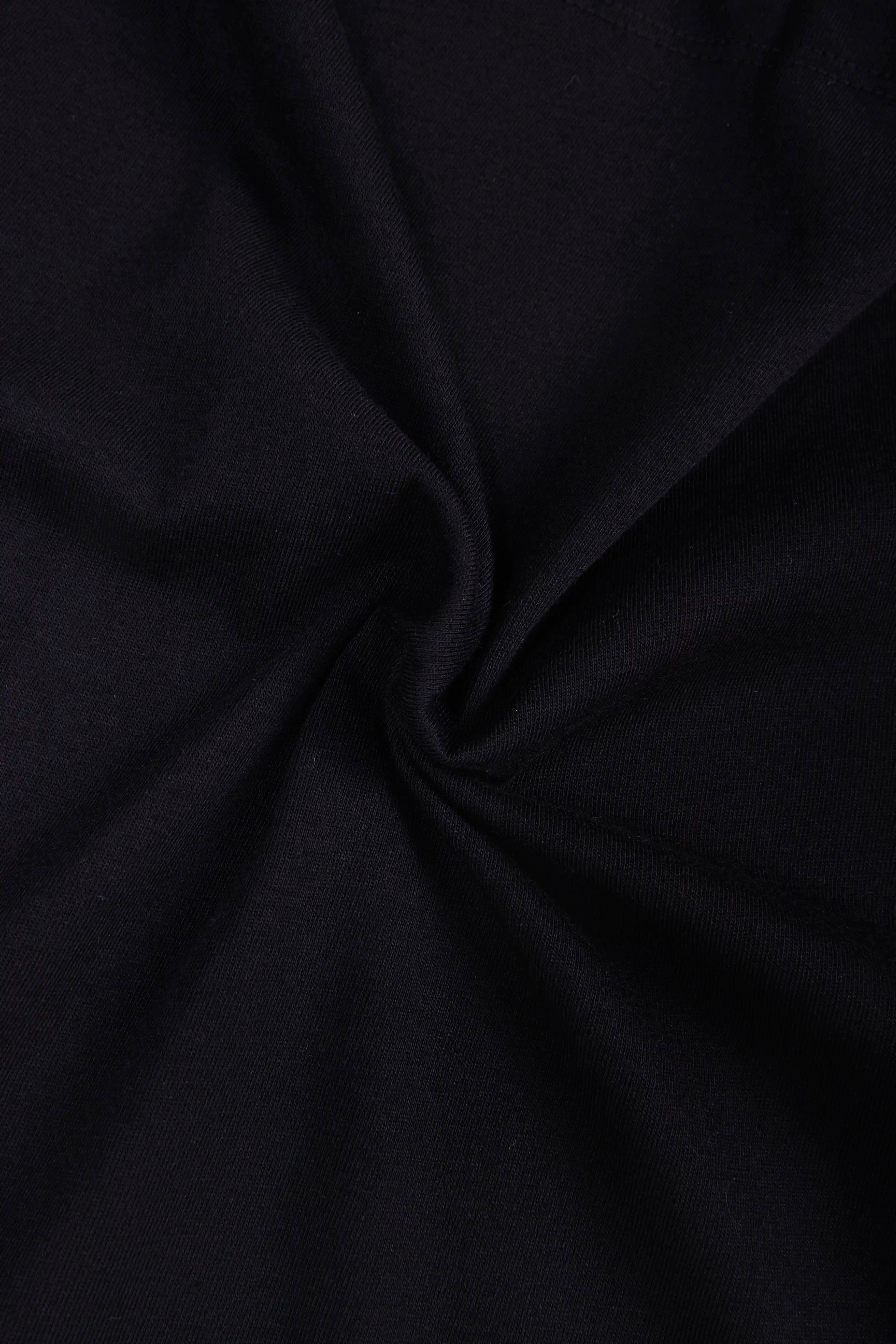 CAMISETA ESPECIAL ESTAMPADO LOCALIZADO COLOR NEGRO