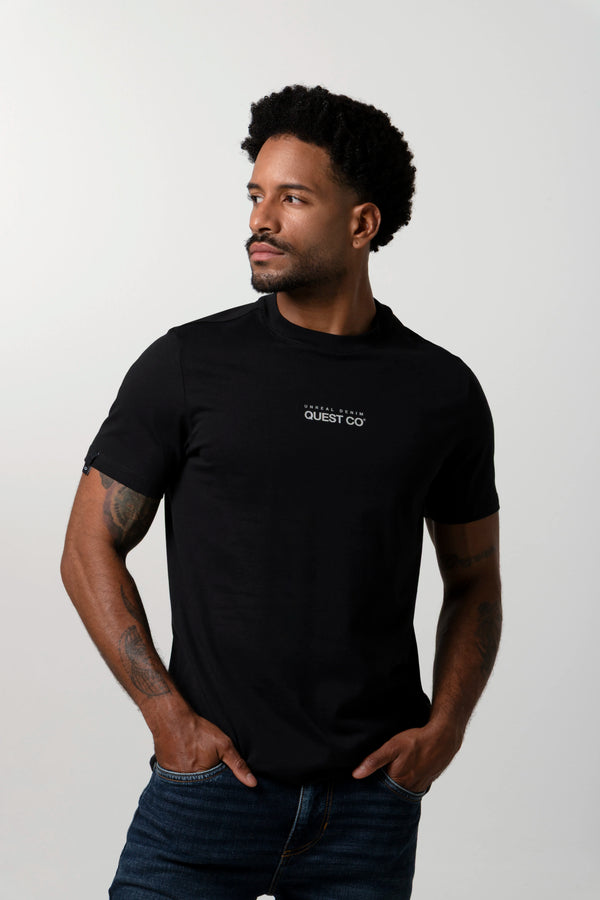 CAMISETA ESPECIAL ESTAMPADO LOCALIZADO COLOR NEGRO