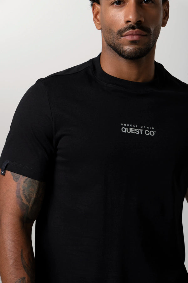 CAMISETA ESPECIAL ESTAMPADO LOCALIZADO COLOR NEGRO