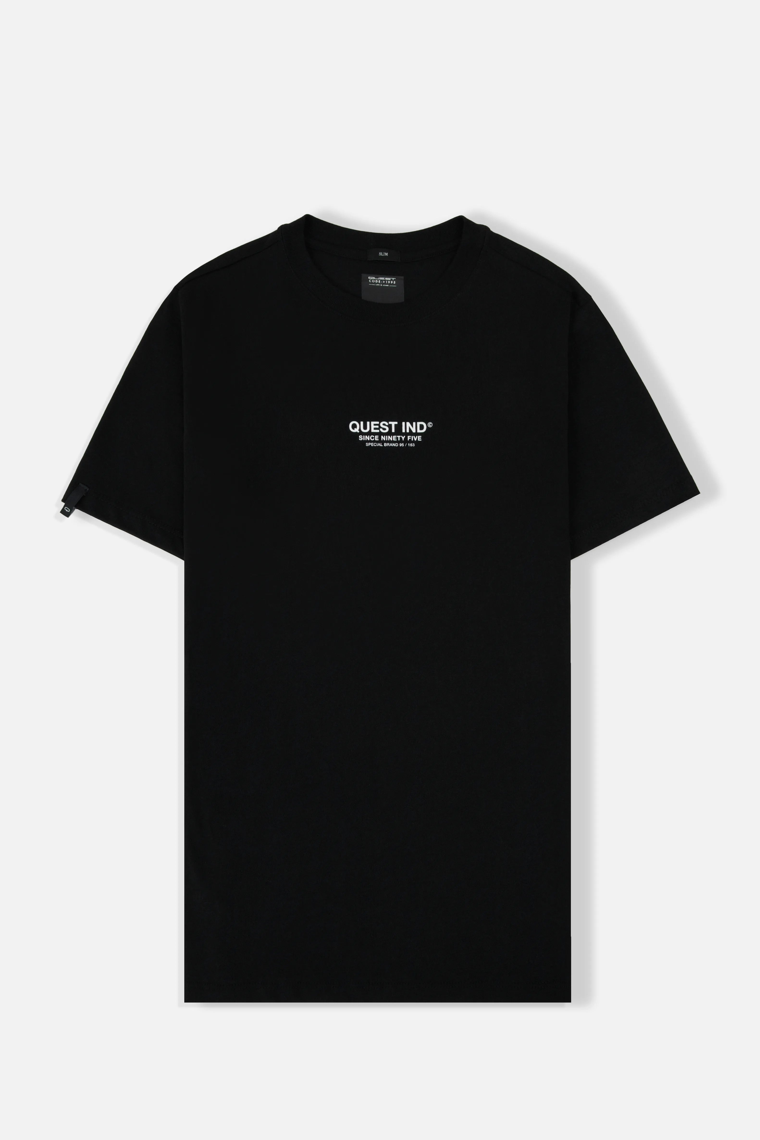 CAMISETA ESPECIAL ESTAMPADO LOCALIZADO COLOR NEGRO