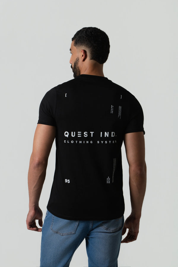 CAMISETA ESPECIAL ESTAMPADO LOCALIZADO COLOR NEGRO – Quest Colombia