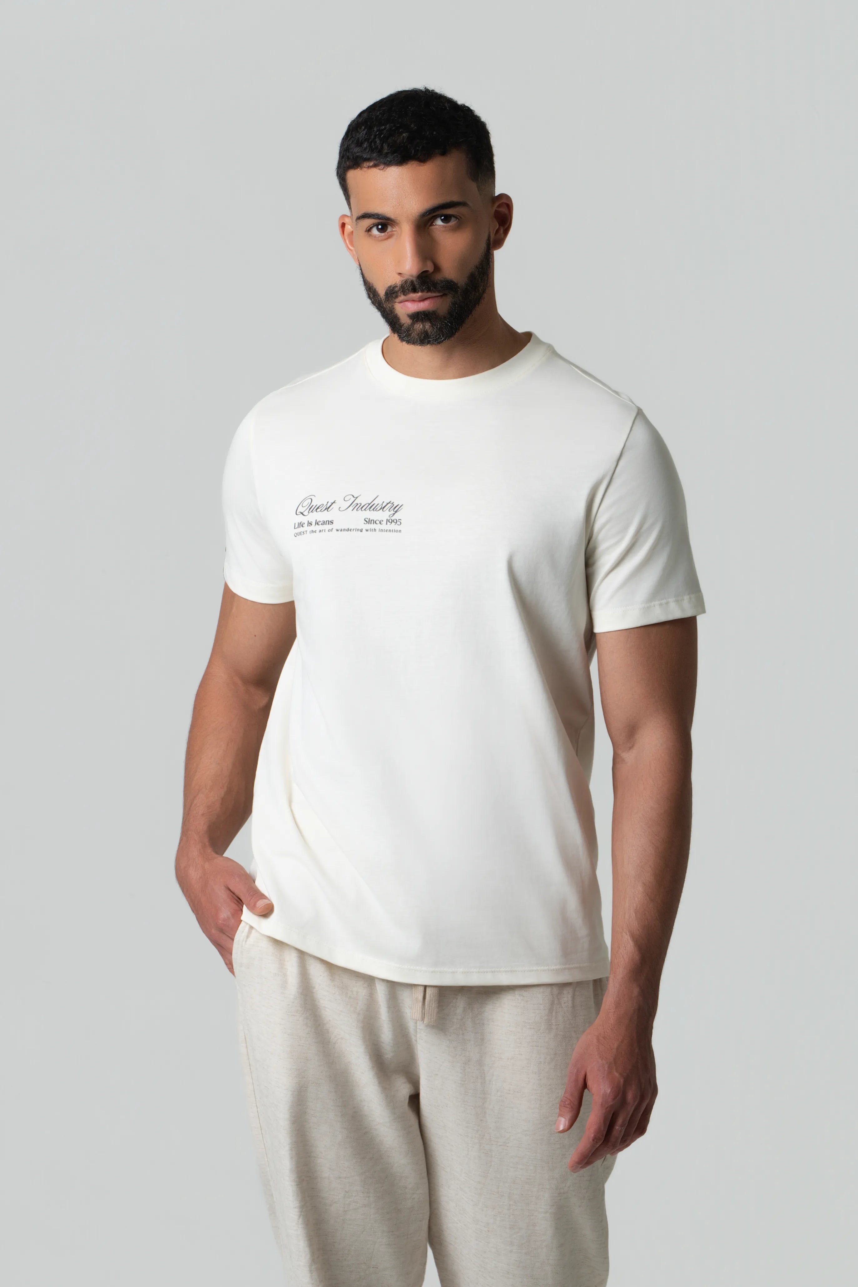 CAMISETA ESPECIAL ESTAMPADO LOCALIZADO COLOR IVORY