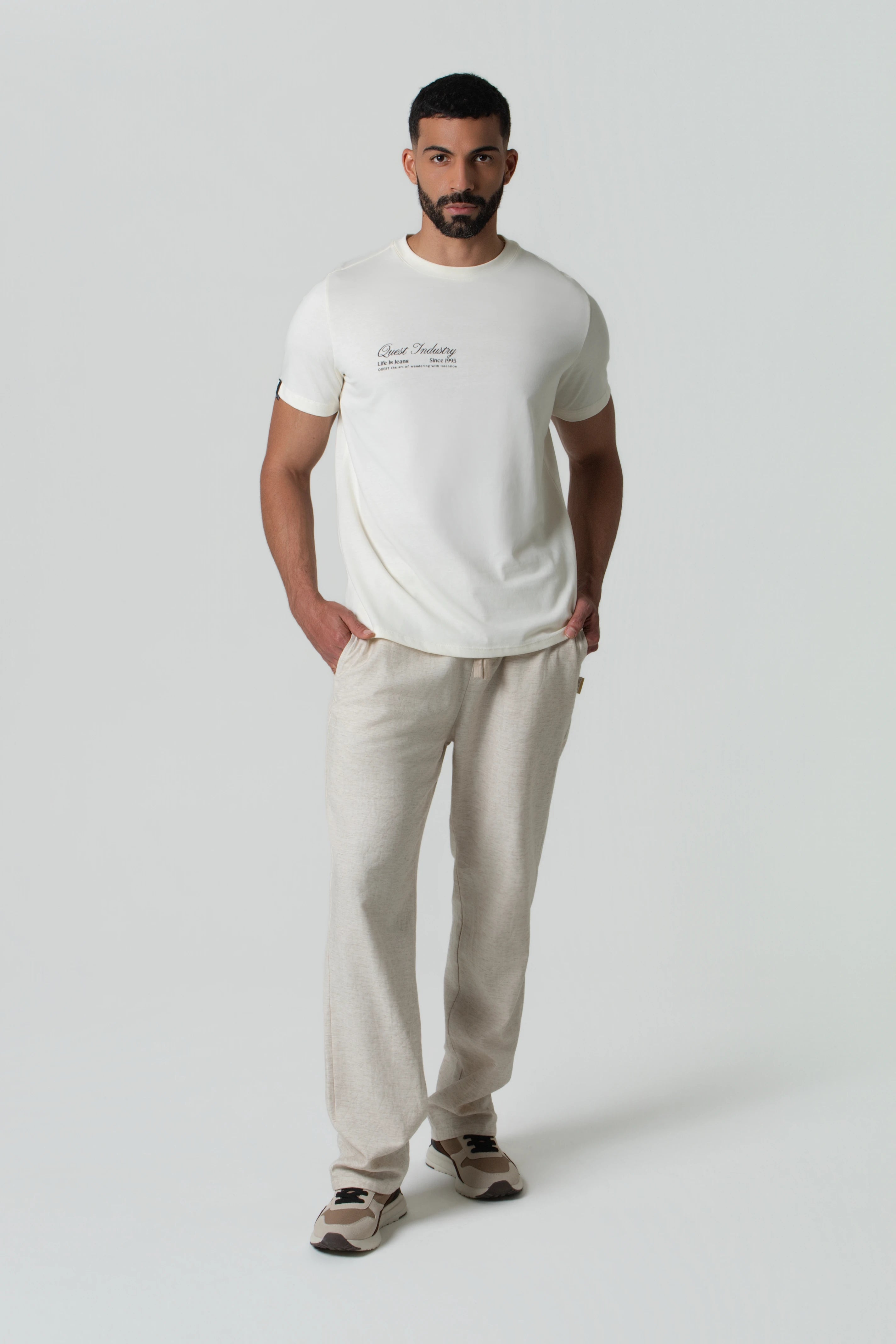 CAMISETA ESPECIAL ESTAMPADO LOCALIZADO COLOR IVORY