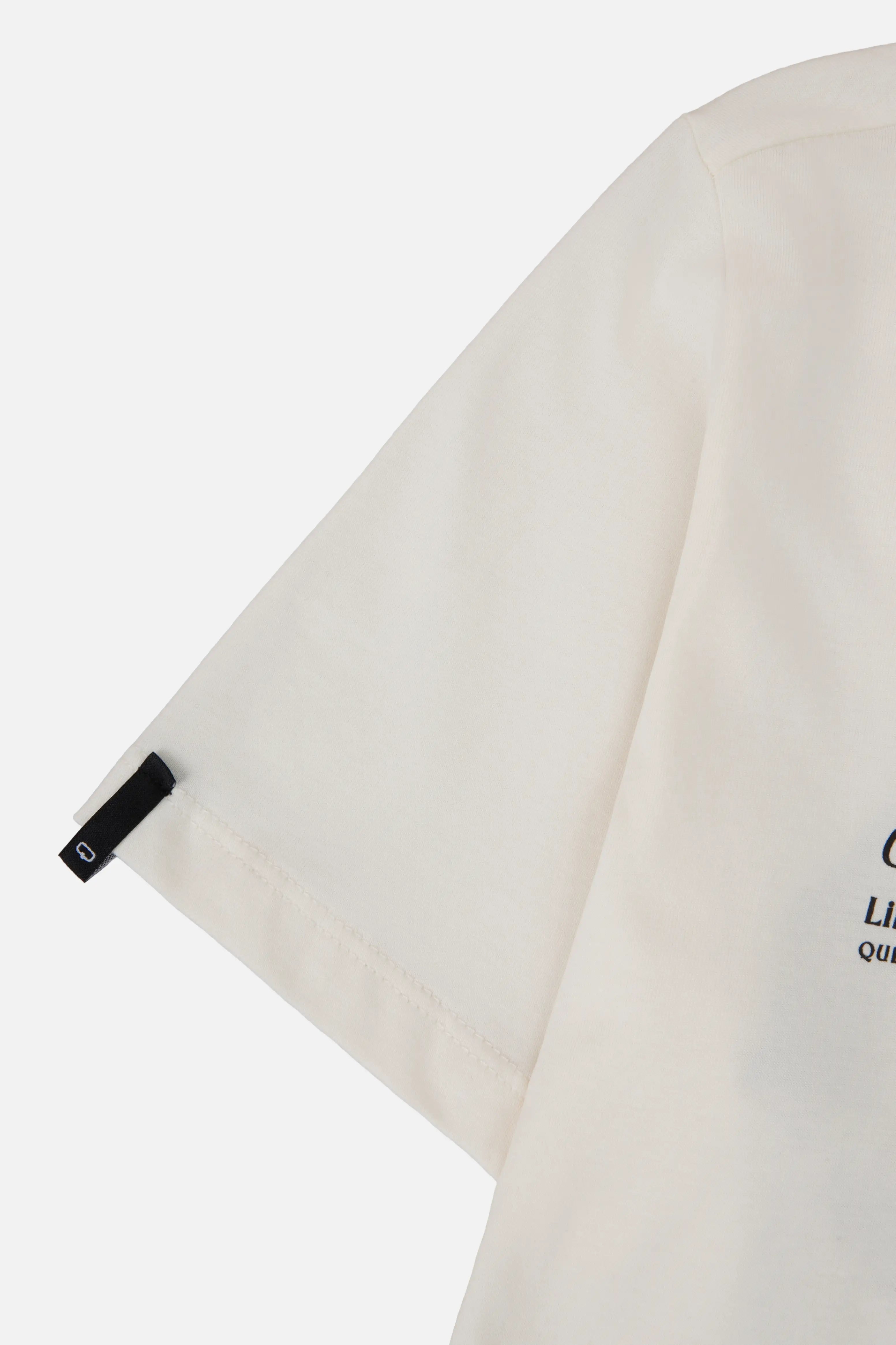 CAMISETA ESPECIAL ESTAMPADO LOCALIZADO COLOR IVORY