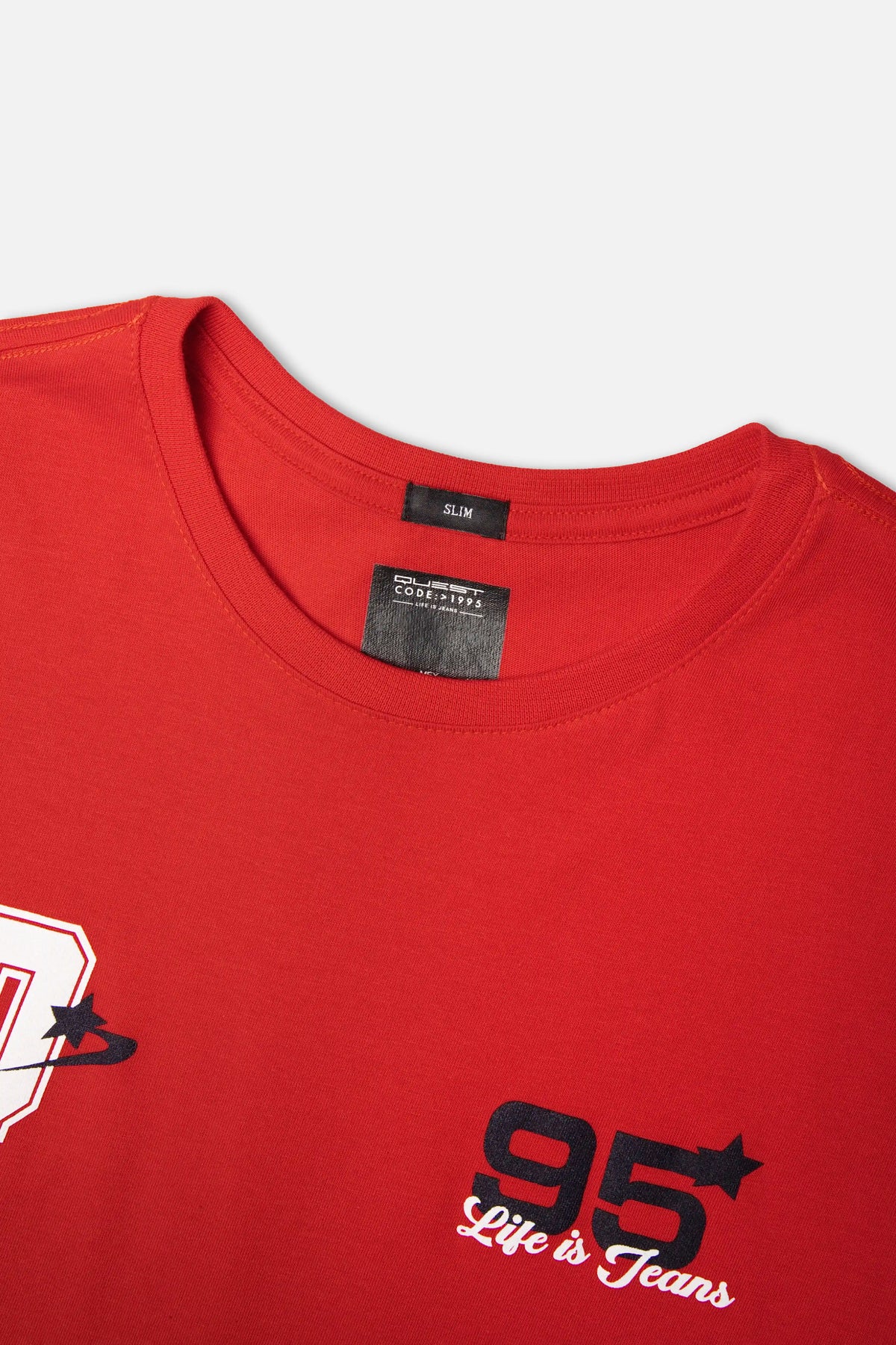 CAMISETA ESPECIAL ESTAMPADO LOCALIZADO COLOR ROJO