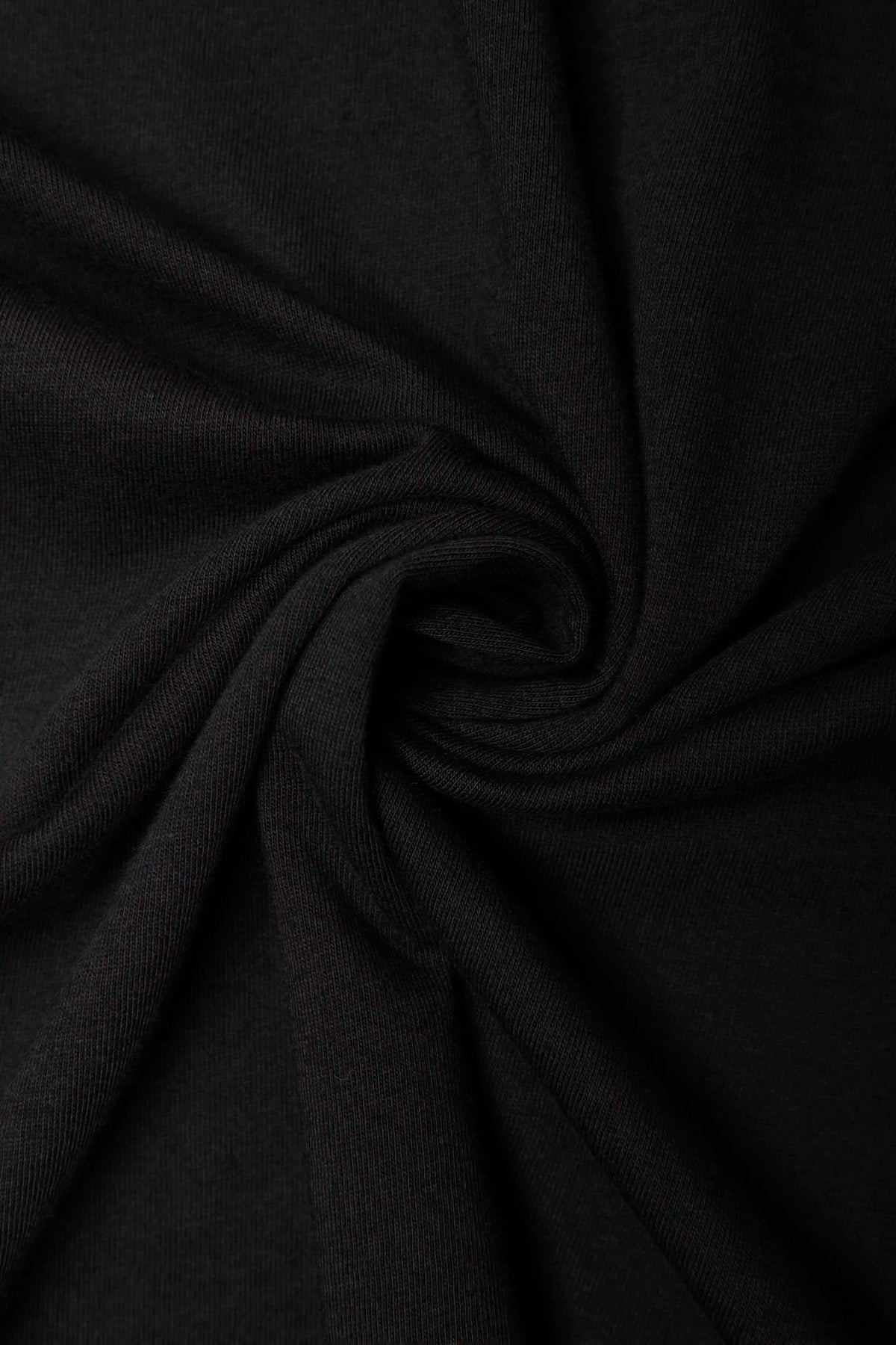 CAMISETA ESPECIAL ESTAMPADO LOCALIZADO COLOR NEGRO