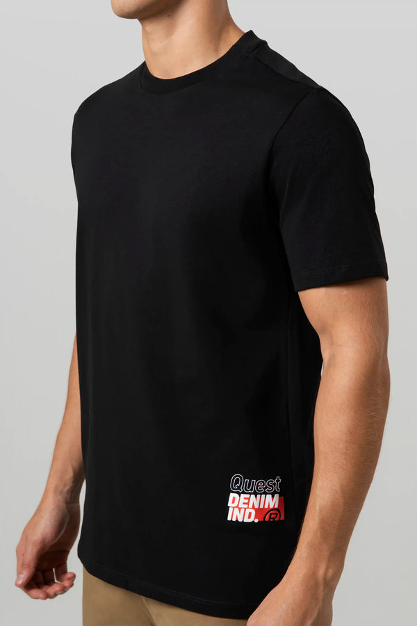CAMISETA ESPECIAL ESTAMPADO LOCALIZADO COLOR NEGRO – Quest Colombia