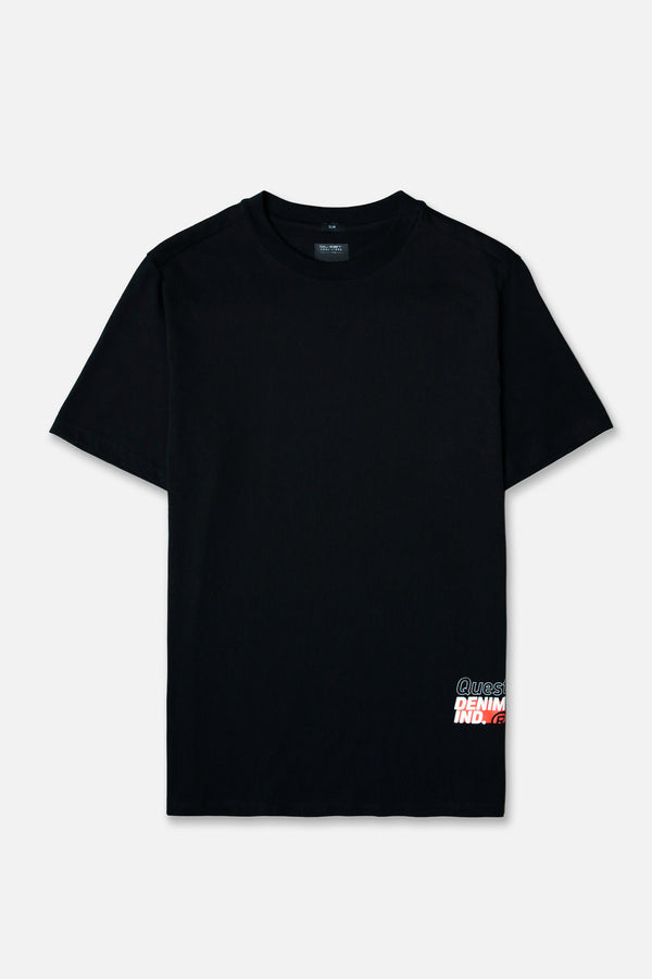 CAMISETA ESPECIAL ESTAMPADO LOCALIZADO COLOR NEGRO – Quest Colombia