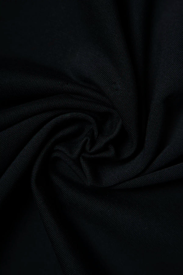 CAMISETA ESPECIAL ESTAMPADO LOCALIZADO COLOR NEGRO