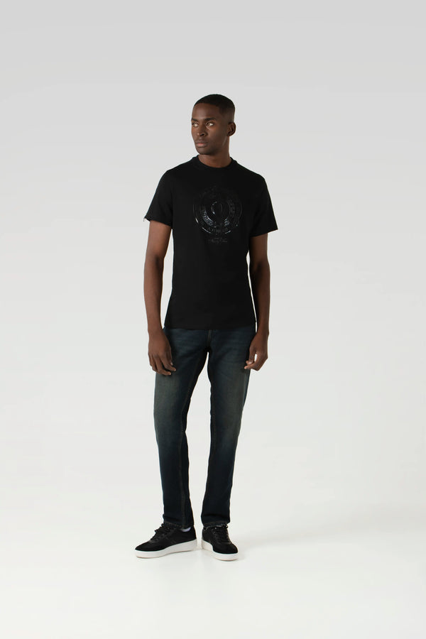 CAMISETA ESPECIAL ESTAMPADO LOCALIZADO COLOR NEGRO