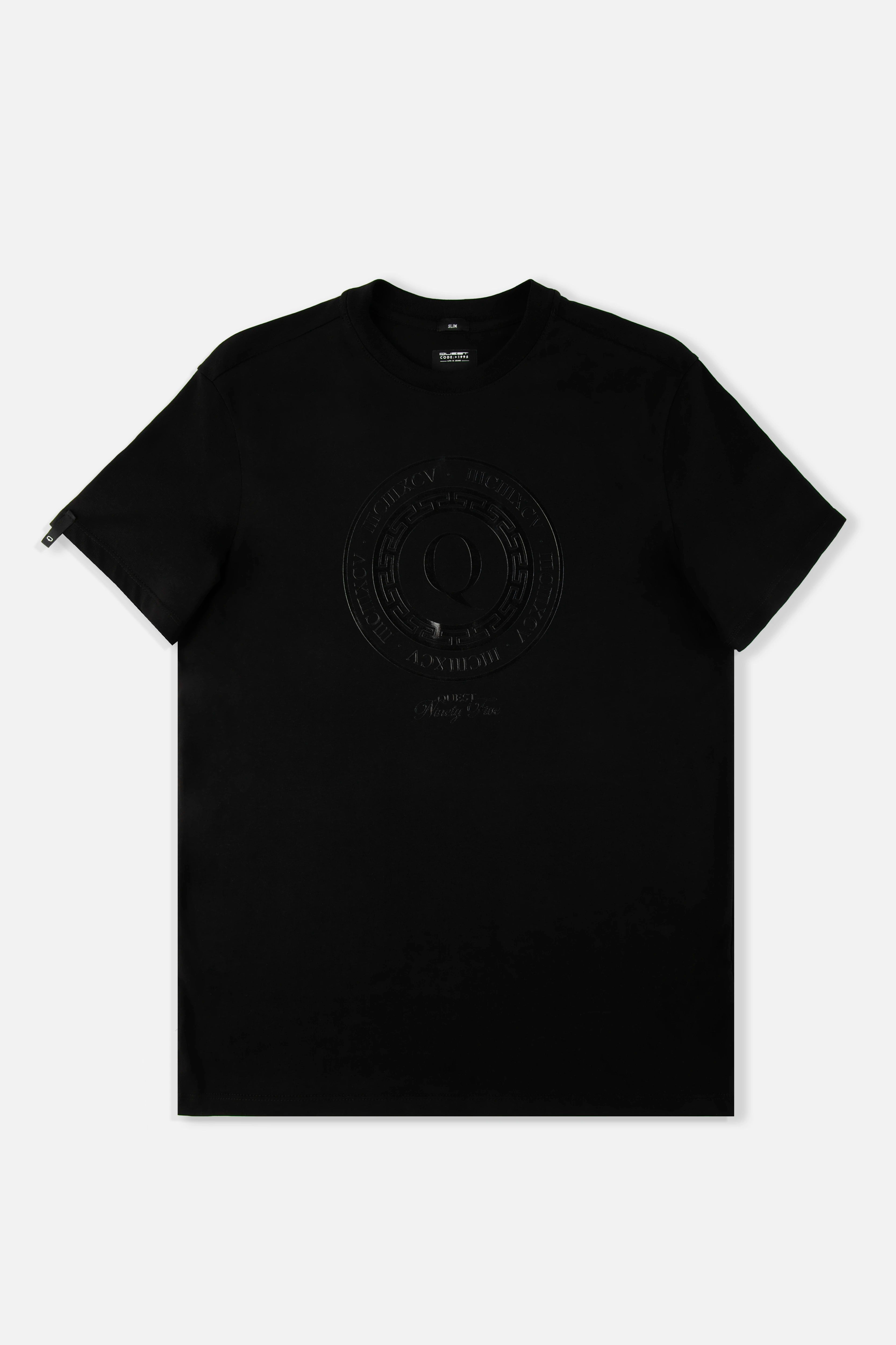 CAMISETA ESPECIAL ESTAMPADO LOCALIZADO COLOR NEGRO