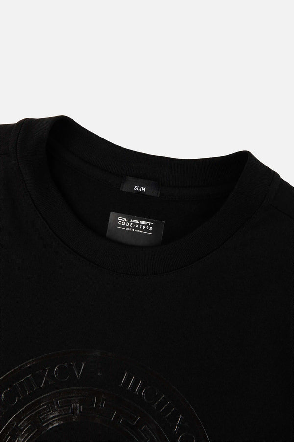 CAMISETA ESPECIAL ESTAMPADO LOCALIZADO COLOR NEGRO