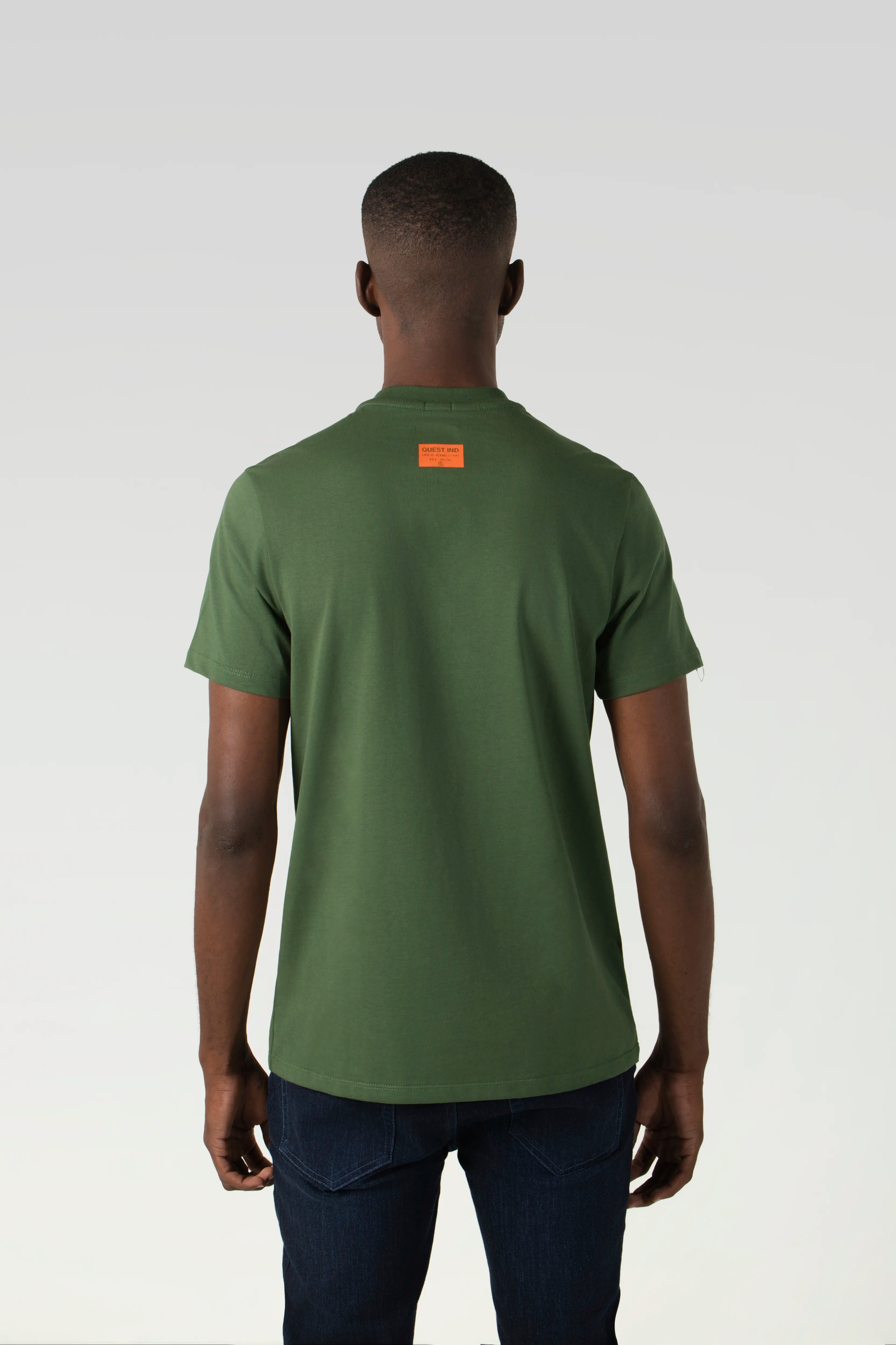 CAMISETA ESPECIAL ESTAMPADO LOCALIZADO COLOR BLACK FOREST