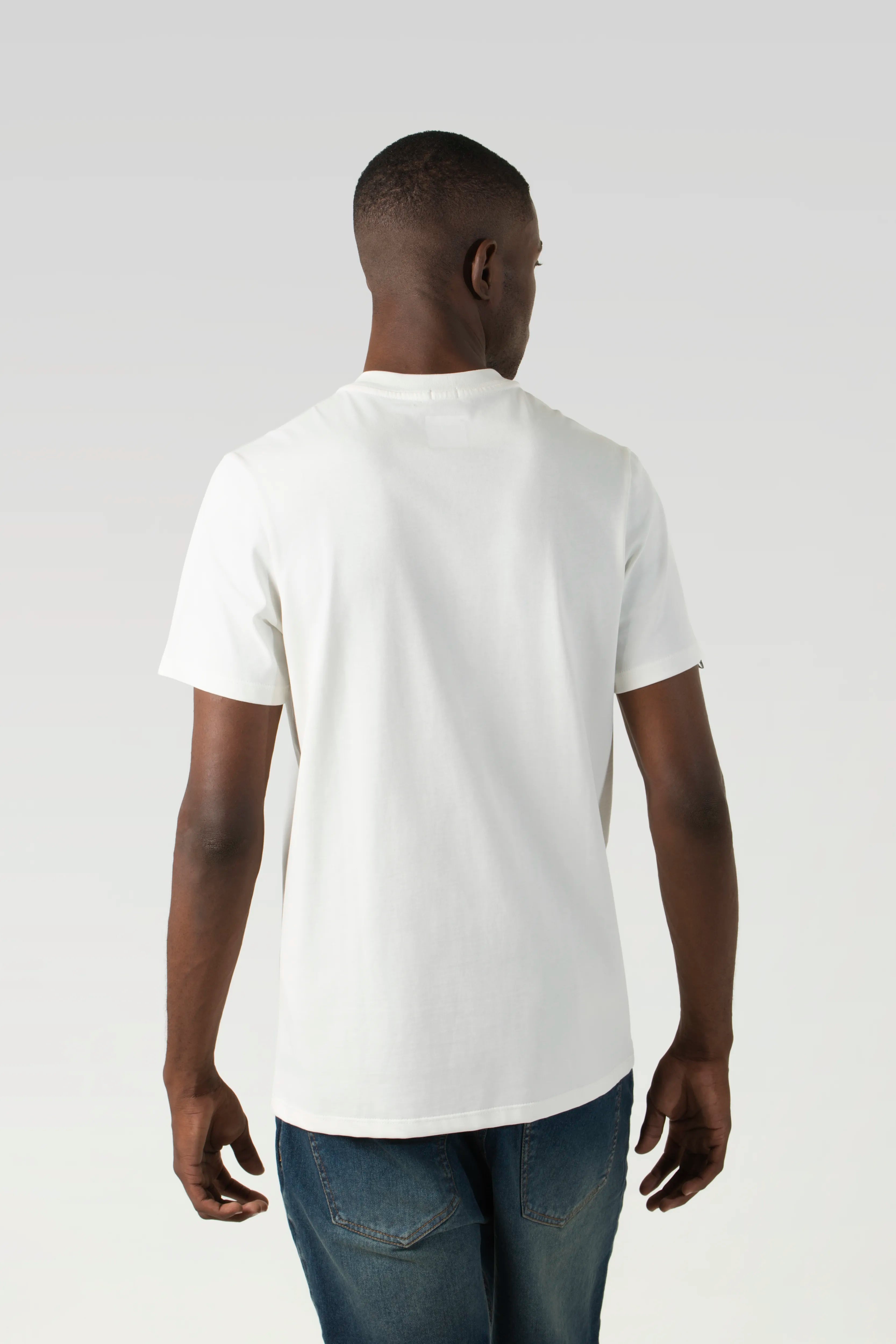 CAMISETA ESPECIAL ESTAMPADO LOCALIZADO COLOR IVORY