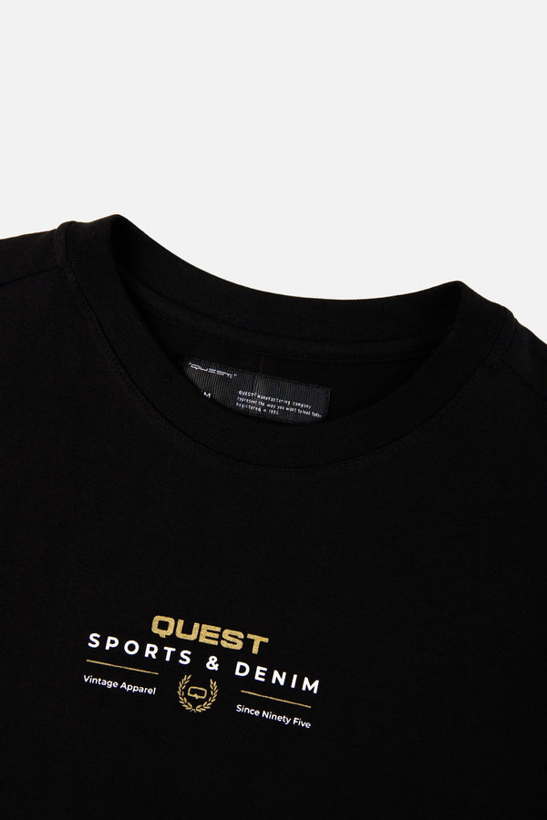 CAMISETA ESPECIAL ESTAMPADO LOCALIZADO COLOR NEGRO