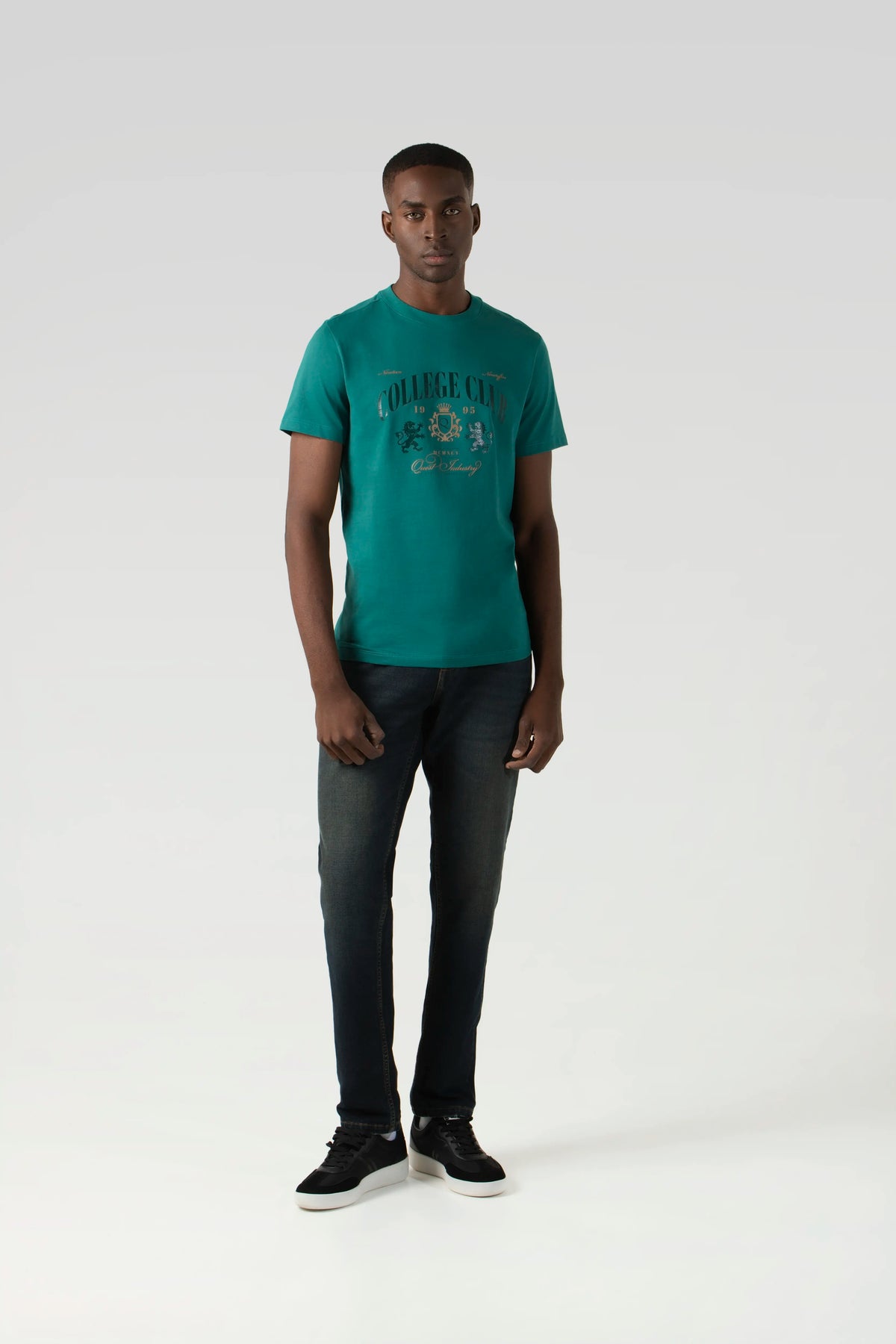 CAMISETA ESPECIAL ESTAMPADO LOCALIZADO COLOR VERDE TEAL