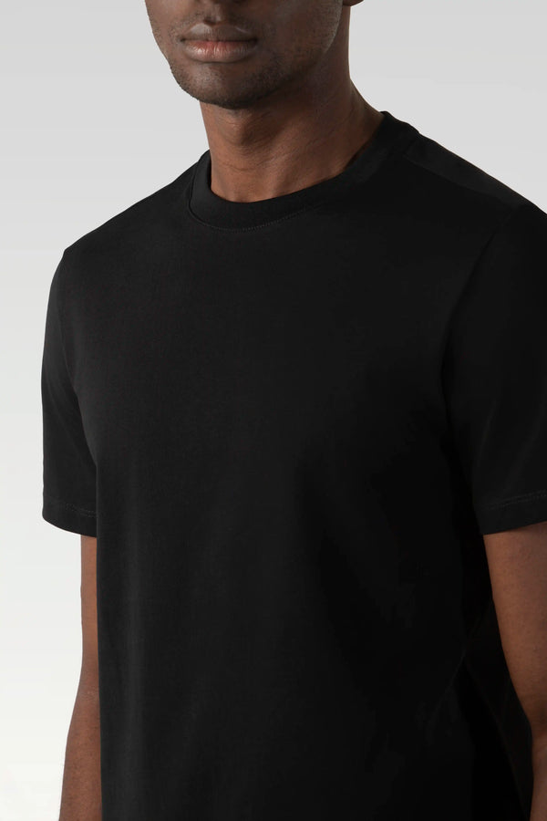 CAMISETA ESPECIAL ESTAMPADO LOCALIZADO COLOR NEGRO