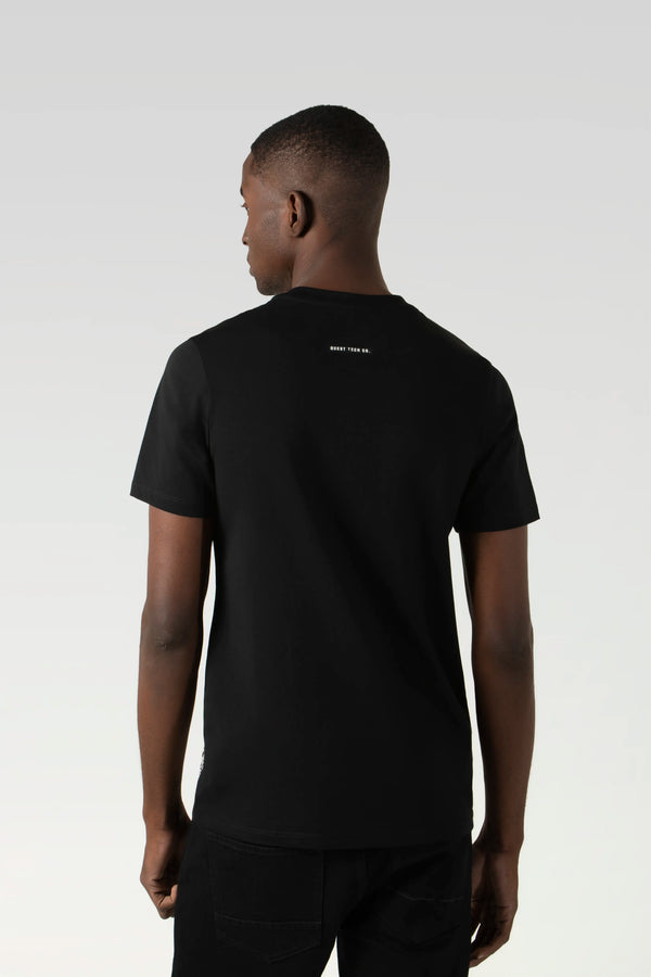 CAMISETA ESPECIAL ESTAMPADO LOCALIZADO COLOR NEGRO