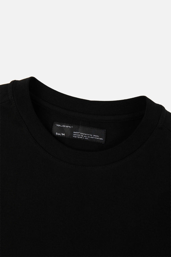 CAMISETA ESPECIAL ESTAMPADO LOCALIZADO COLOR NEGRO