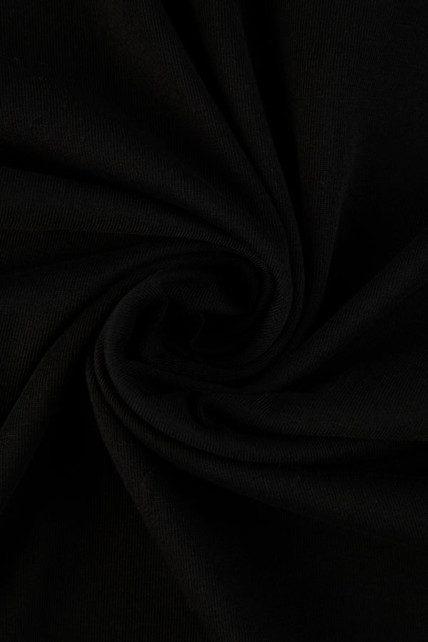 CAMISETA ESPECIAL ESTAMPADO LOCALIZADO COLOR NEGRO