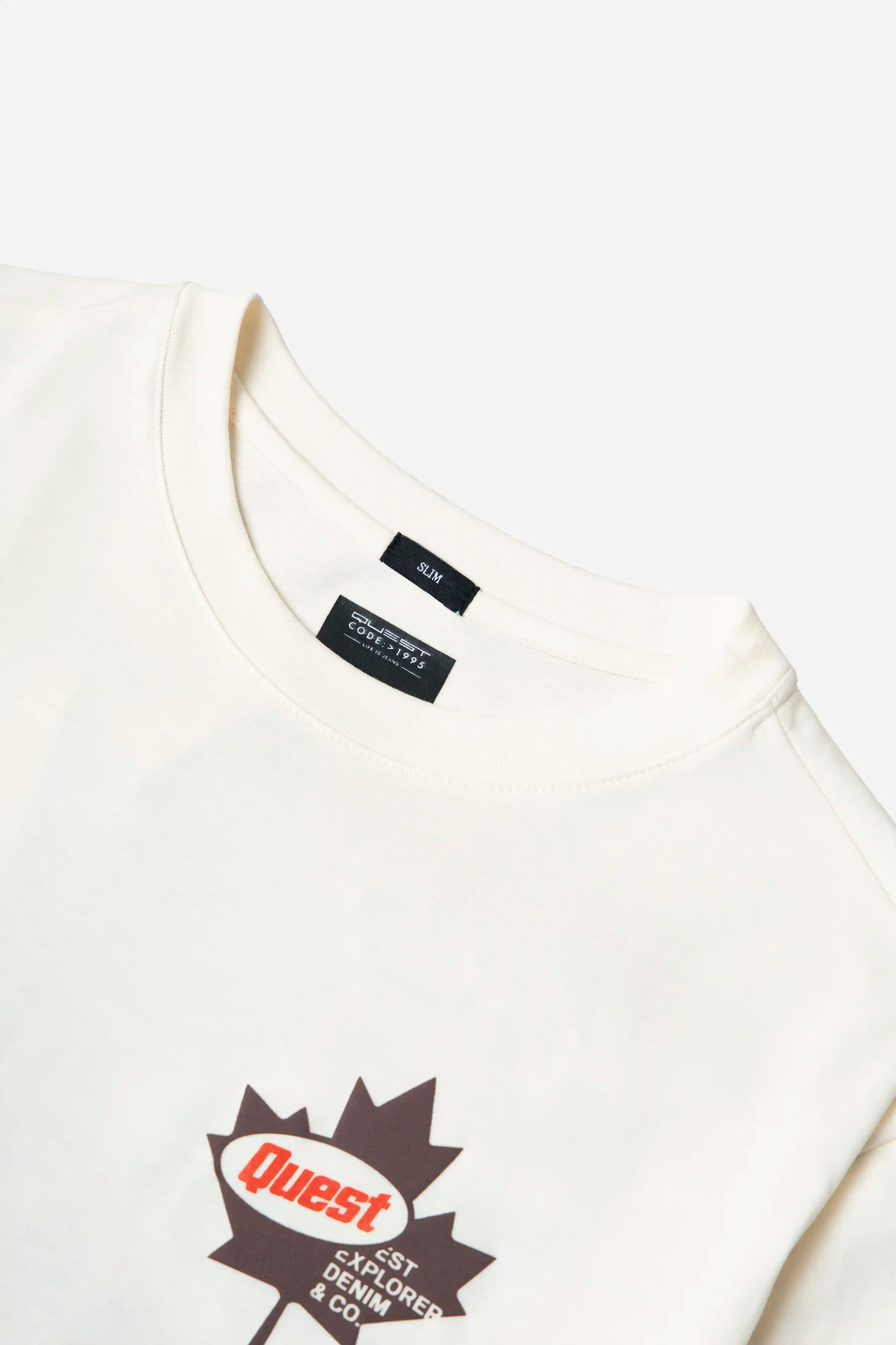 CAMISETA ESPECIAL ESTAMPADO LOCALIZADO COLOR IVORY