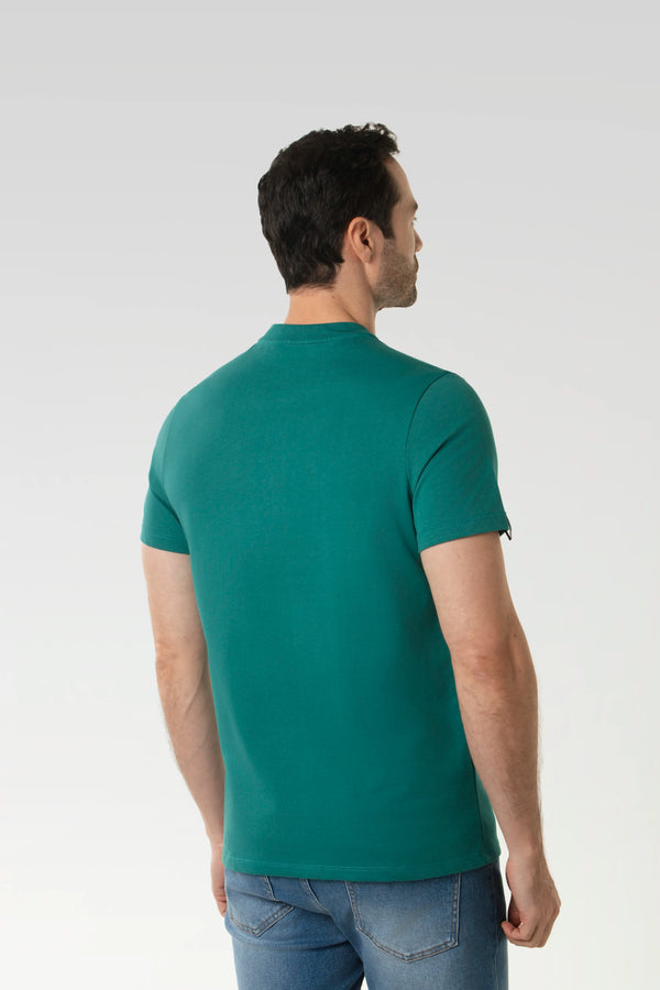 CAMISETA ESPECIAL ESTAMPADO LOCALIZADO COLOR VERDE STORM