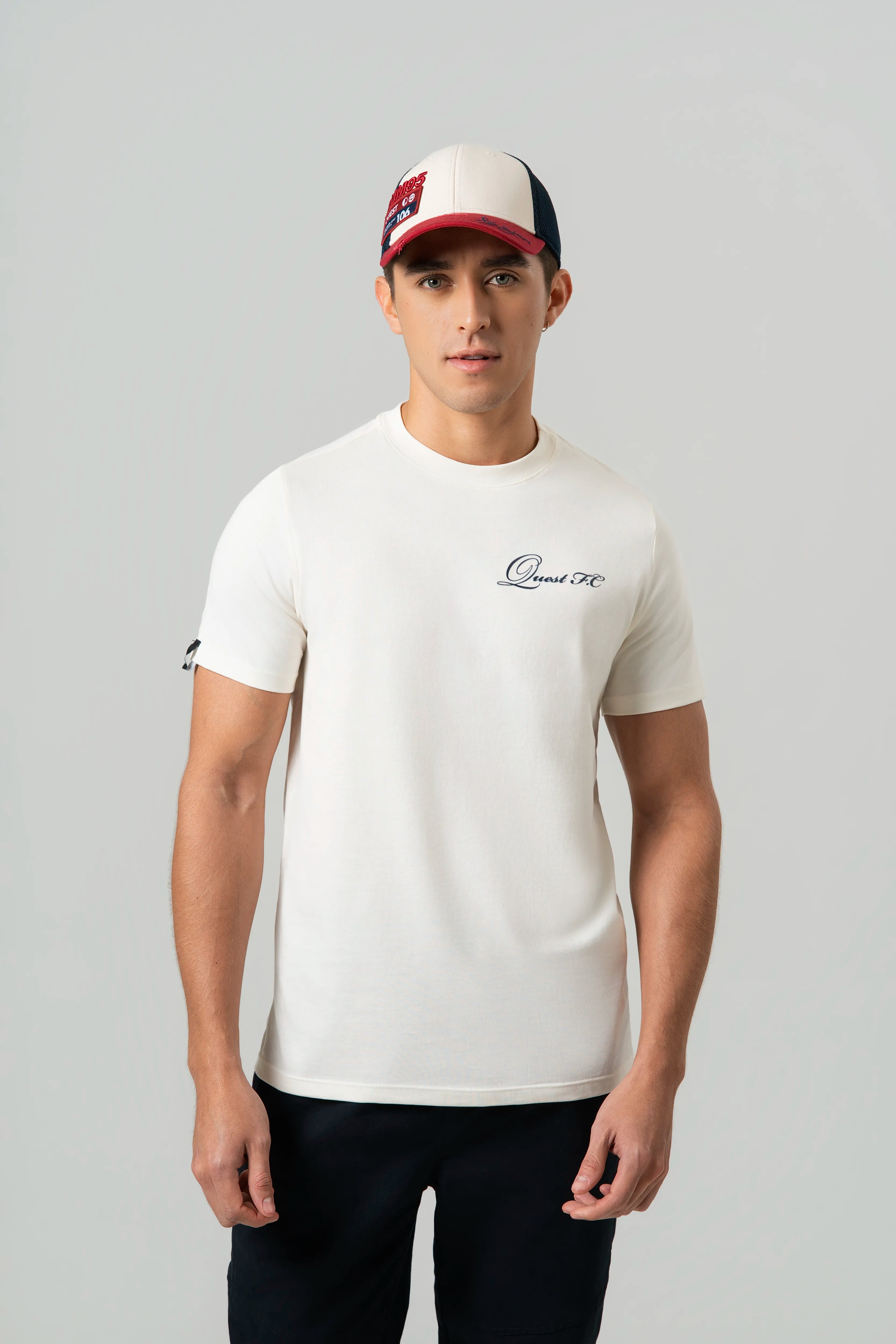 CAMISETA ESPECIAL ESTAMPADO LOCALIZADO COLOR IVORY