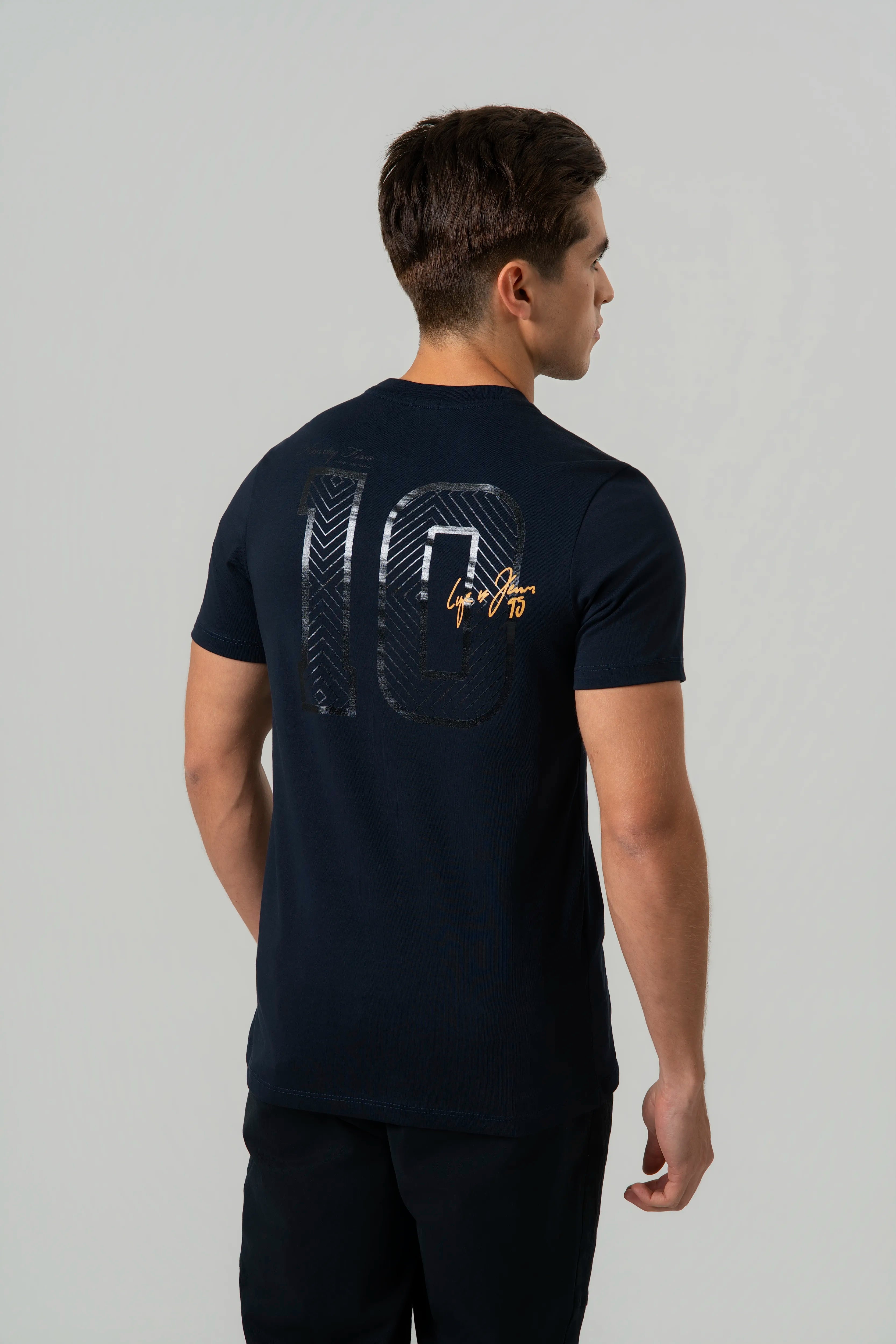 CAMISETA ESPECIAL ESTAMPADO LOCALIZADO COLOR AZUL OSCURO