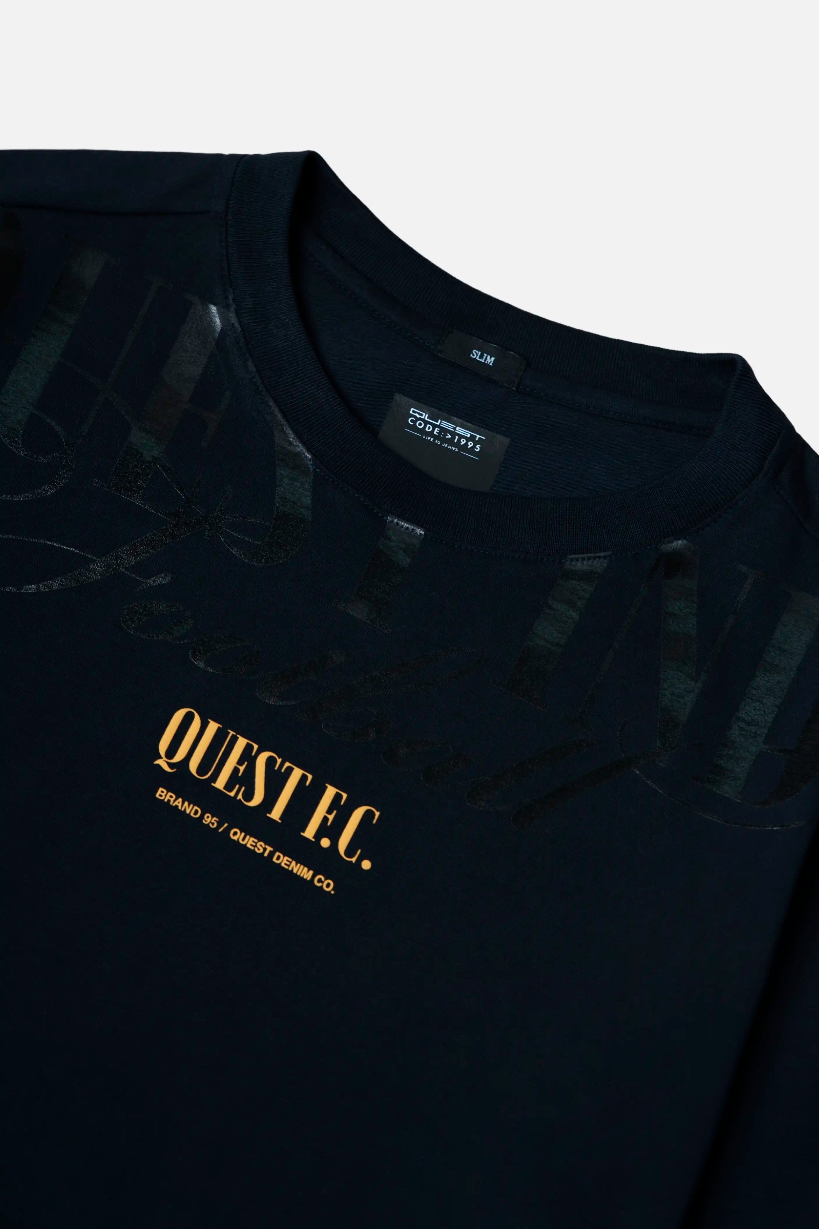 CAMISETA ESPECIAL ESTAMPADO LOCALIZADO COLOR AZUL OSCURO