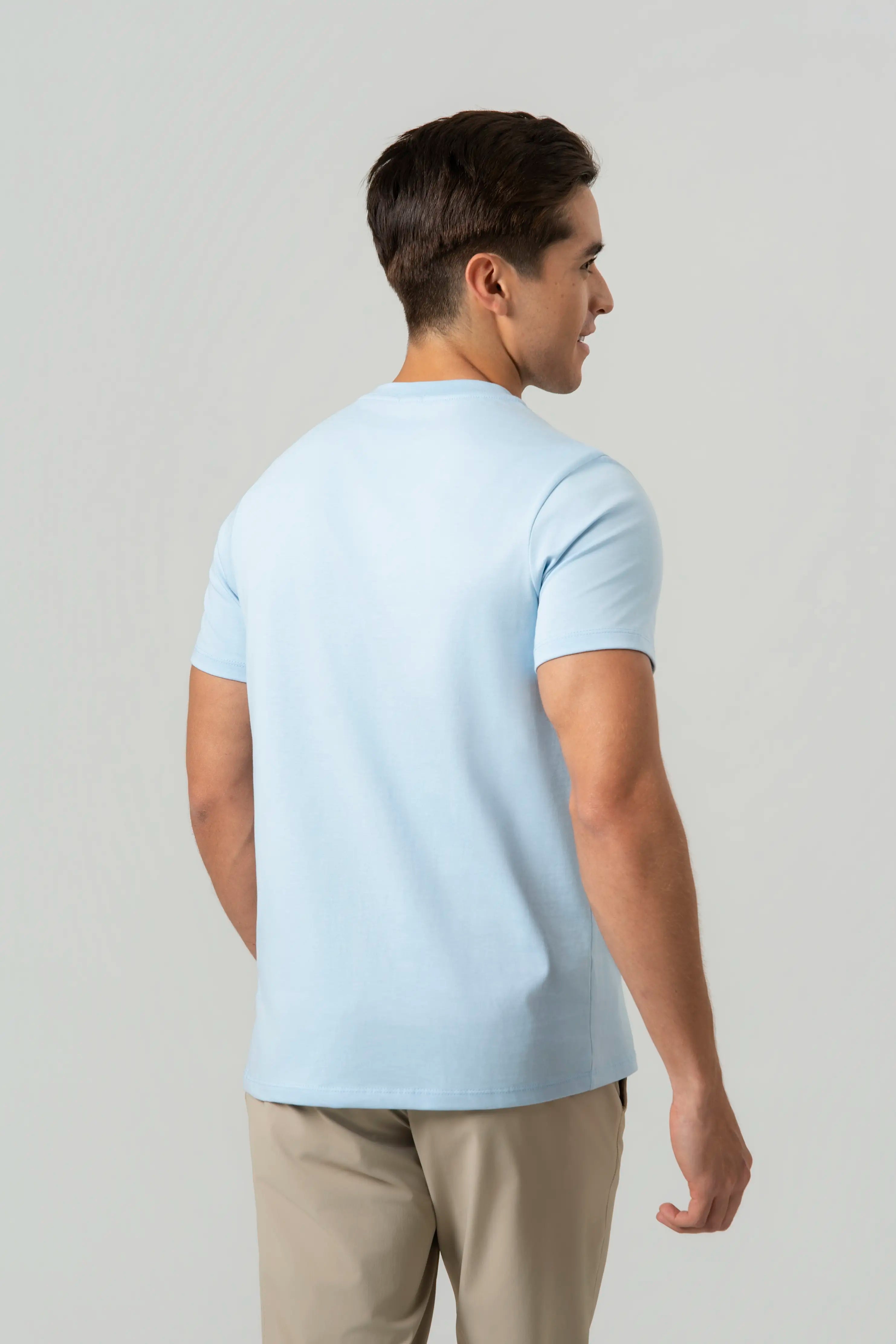 CAMISETA ESPECIAL ESTAMPADO LOCALIZADO COLOR BABY BLUE